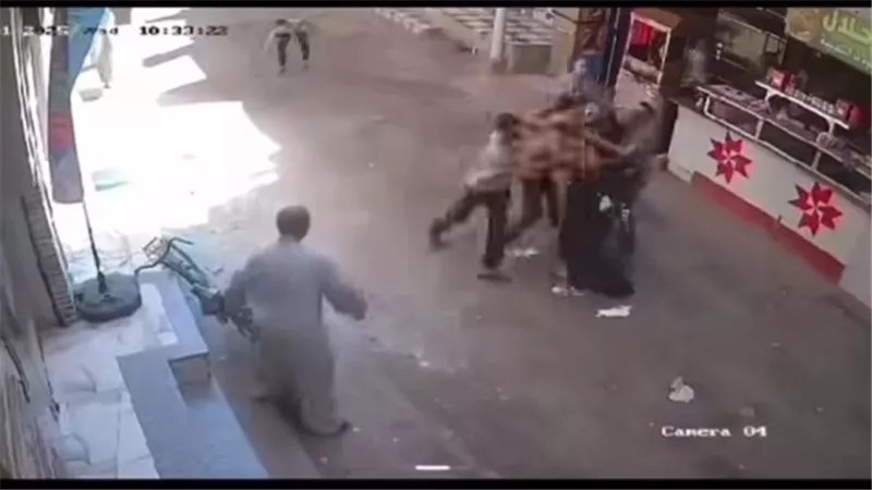 قام بنزع حجابها.. الأمن يفحص فيديو الاعتداء على طالبة بجامعة الأزهر