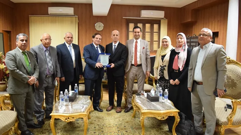 بحث سبل التعاون المشترك بين جامعة بني سويف ورابطة الجامعات الإسلامية