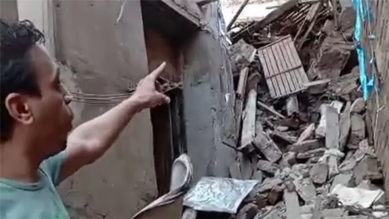 أداة الحفر هي السبب.. أحد الجيران يكشف تفاصيل إنهيار عقار بمصر القديمة