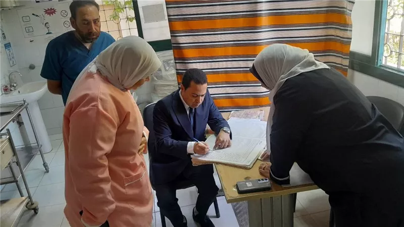وكيل صحة دمياط في زيارة مفاجئة لوحدة طب الأسرة بالغوابين بفارسكور