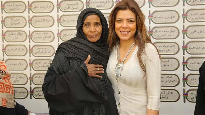 الفنانة ناهد السباعي تدعم محاربات سرطان الثدي في شهر أكتوبر الوردي بالأقصر