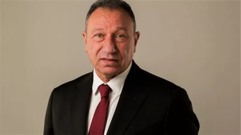 قبل خوضه سباق انتخابات الأهلي.. أثار العملية الجراحية تظهر على رأس 