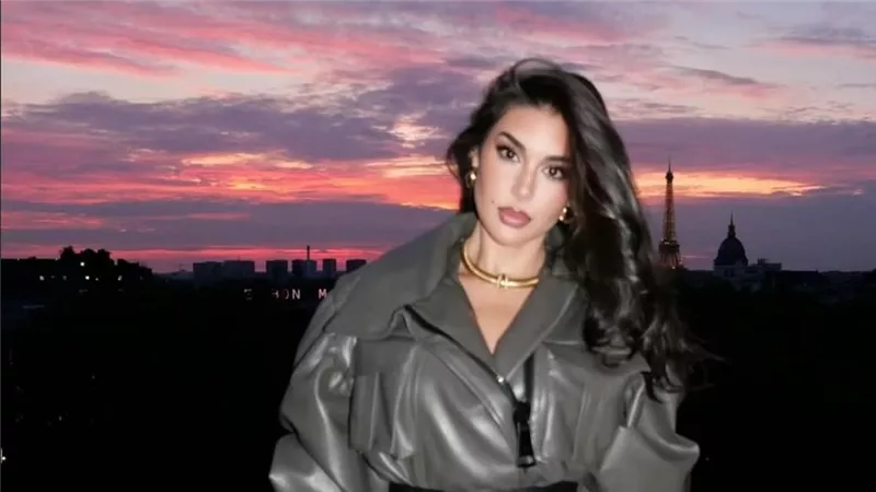 إطلالة ياسمين صبري الساحرة في أسبوع الموضة بباريس برعاية Balmain