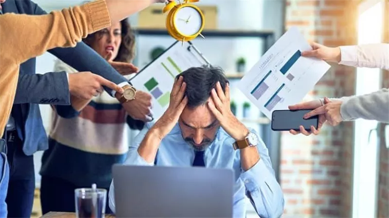 ضغوط العمل وأثرها على الصحة النفسية وطرق التغلب عليها