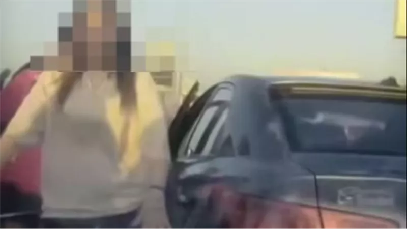 الأمن يفحص فيديو لشاب وفتاة لقيامهم بأفعال مخلة لأداب داخل سيارة ملاكي