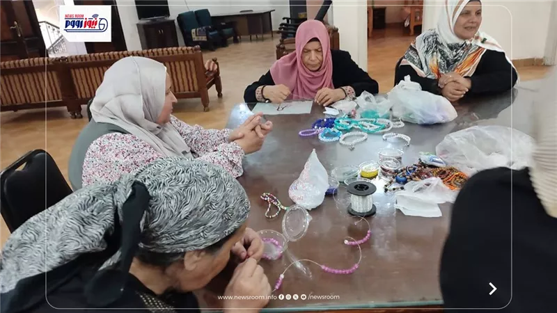 ورشة فنية لكبار السن فى جمعية أبو بكر الصديق بالفيوم 