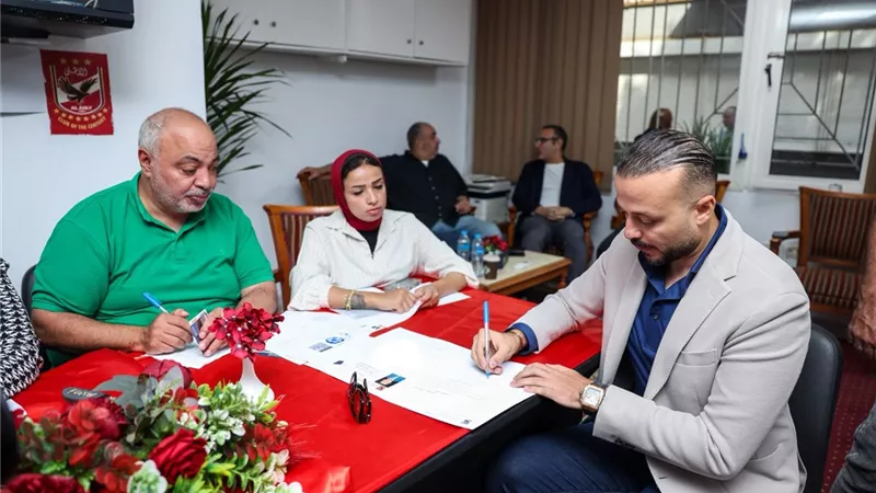 الخطيب يبدأ المشوار الانتخابي بتقديم قائمته لرئاسة الأهلي (صور)
