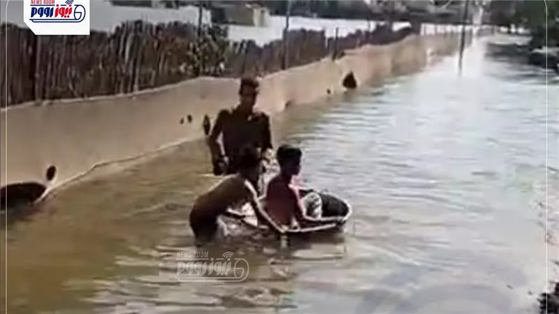 مأساة طرح النهر.. مياه النيل تجبر عروسان على دخول منزلهما بالمراكب| بث مباشر