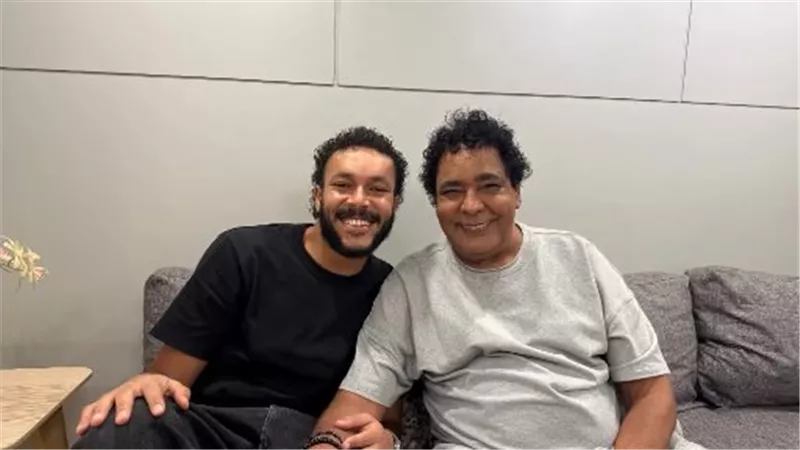بعد إعلان الكينج تعاونهما.. ويجز ينشر صورته مع محمد منير 