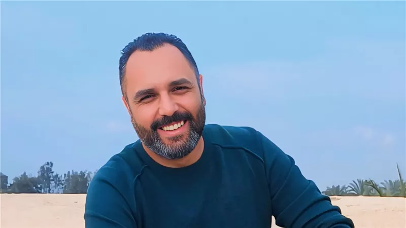 ألبرت جميل يعتذر لحنان مطاوع والفنانين بعد استخدام صورهم بالذكاء الاصطناعي 