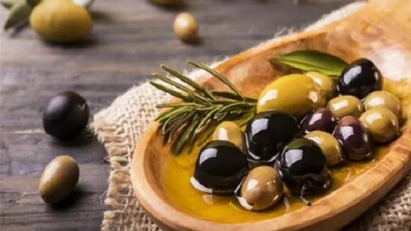 بسبب جودته العالمية.. تونس تتحرك لتعزيز مكانة زيت الزيتون في الأسواق الدولية