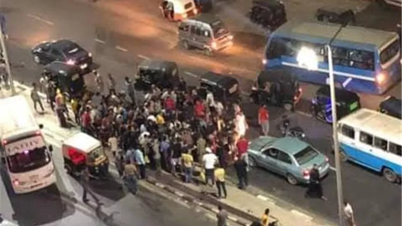 خطر يهدد الأهالي.. مطالب بتركيب مطبات أمام كوبري فاروق بميت حبيش البحرية 