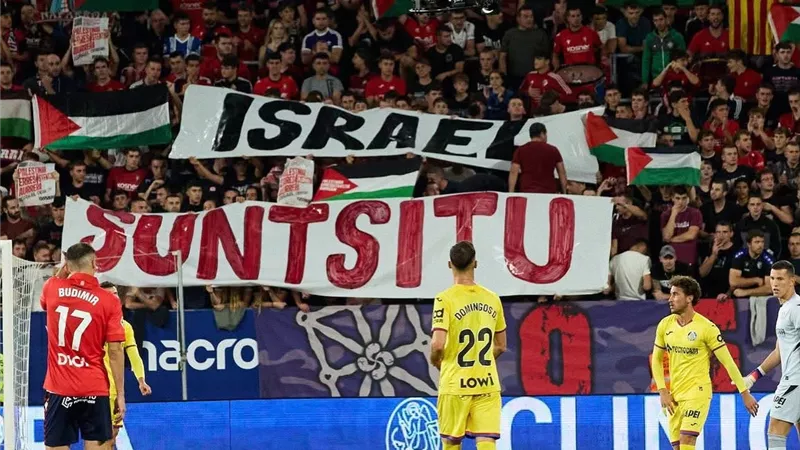 «لا ليجا».. الملاعب الإسبانية تنتفض وتشتعل تضامنًا مع لقضية الفلسطينية 