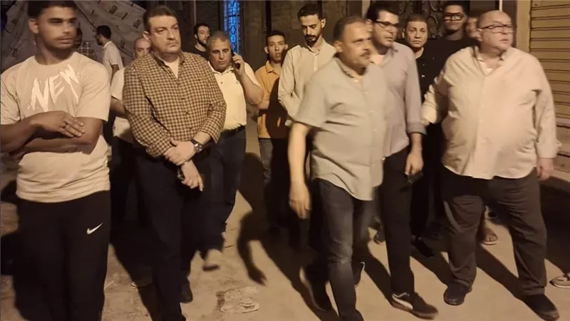 محافظ الشرقية يتفقد موقع المنزل المنهار بشارع مولد النبي بالزقازيق