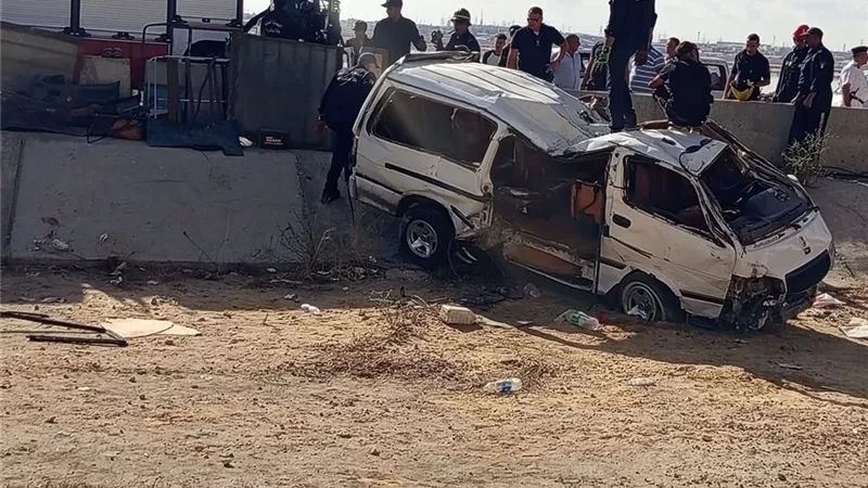 انقلاب ميكروباص على الطريق الدولي الساحلي بالإسكندرية.. إصابة 13 راكبًا