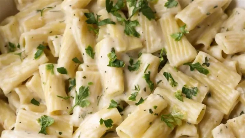 جربي المكرونة بالوايت صوص .. طعم كريمي مايتقاومش !