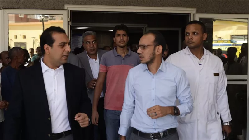 سكرتير عام قنا يعقد اجتماعًا مع اللجنة العامة لحماية الطفل