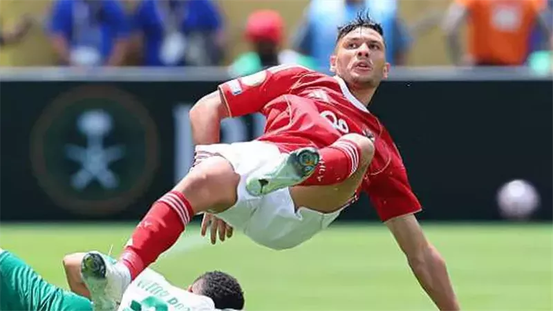  الأهلي يبدأ تسويق أشرف داري في الخليج لضم محترف أجنبي جديد
