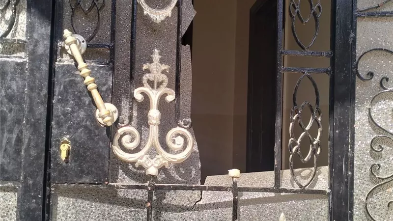الأمن يفحص استغاثة شخص من اقتحام جيرانه لمنزله والتعدى على زوجته بالعياط