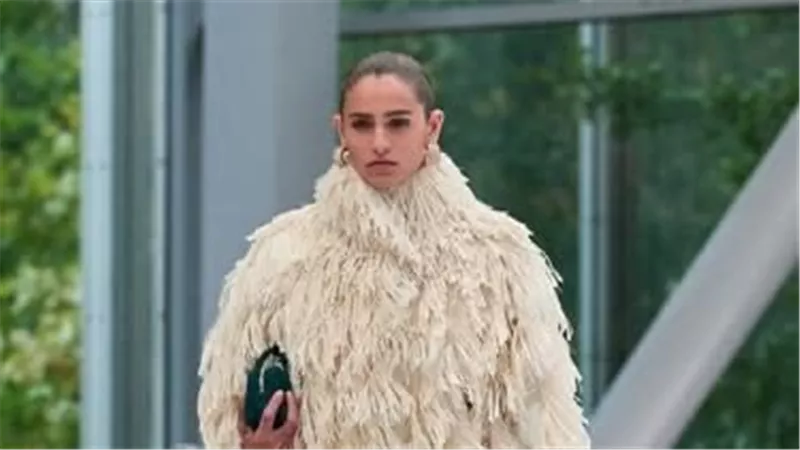 مجموعة Alaïa ربيع وصيف 2026: الجسد كمنحوتة، والموضة كلغة للصدق