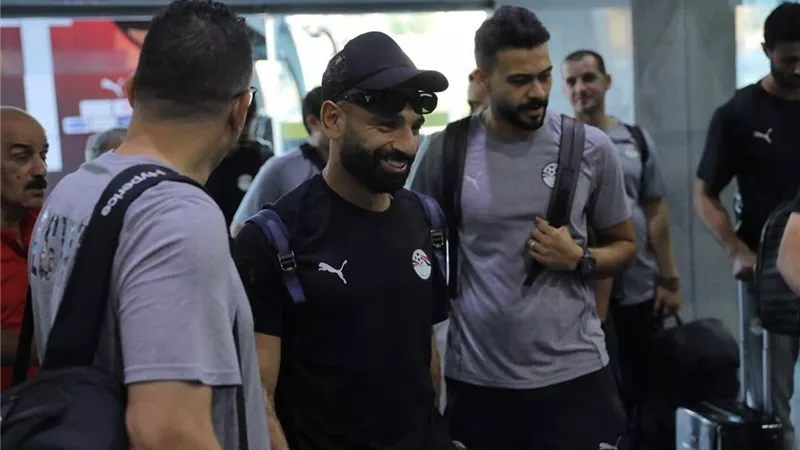 بقيادة التؤام وحضور صلاح.. الفراعنة يغادرون إلى المغرب لمواجهة جيبوتي