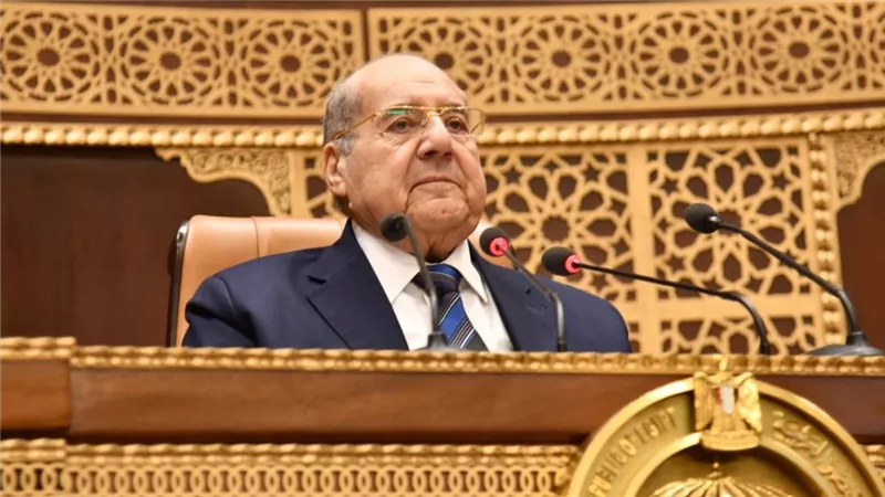 رئيس مجلس الشيوخ يودع العاملين في آخر يوم له بالمجلس ويشكر الأمانة العامة