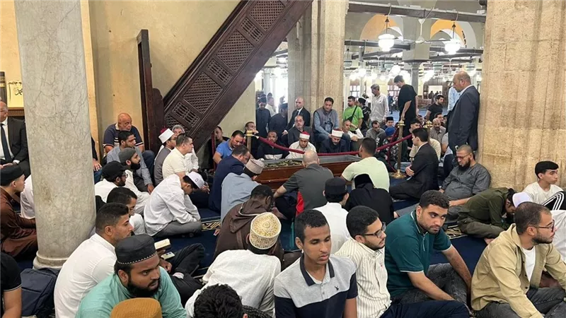 وصول جثمان الدكتور أحمد عمر هاشم إلى الجامع الأزهر 