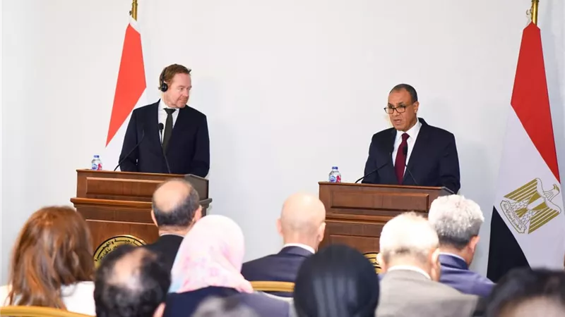وزير الخارجية يُجري مشاورات سياسية مع نظيره الهولندي