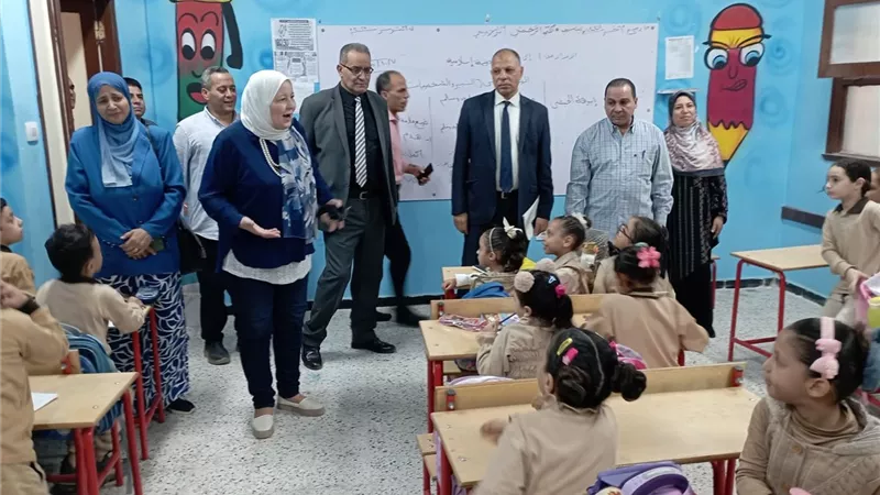 رئيس الإدارة المركزية للامتحانات يتابع انتظام العملية التعليمية بمدارس اهناسيا