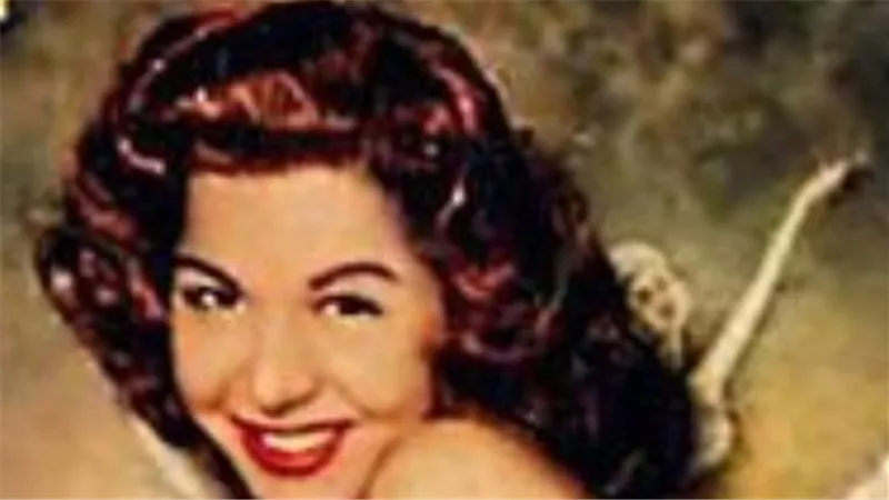 من الرقص الشرقي إلى الأناقة الخالدة.. أبرز أسرار إطلالات سامية جمال