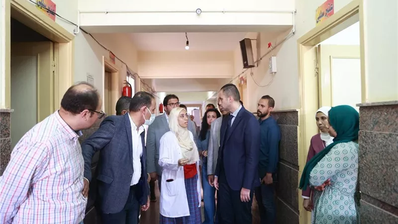 خطوة مفاجئة.. نائب وزير الصحة يعلن عن خطة شاملة لتطوير مستشفى قطور