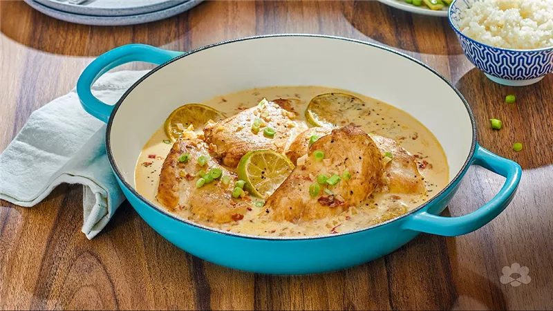 بخطوات سهلة وبسيطة.. طريقة تحضير دجاج بالكريمة والليمون