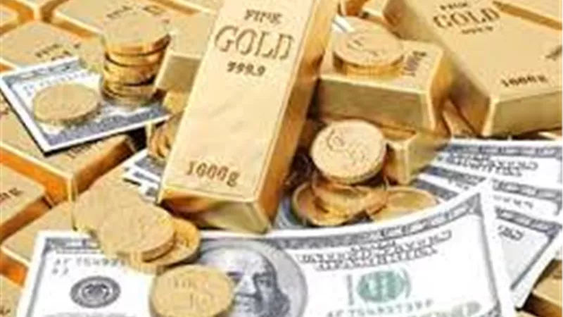 بعد صعود الذهب إلى قمم غير مسبوقة.. هل يفقد المستثمرون ثقتهم بالدولار؟
