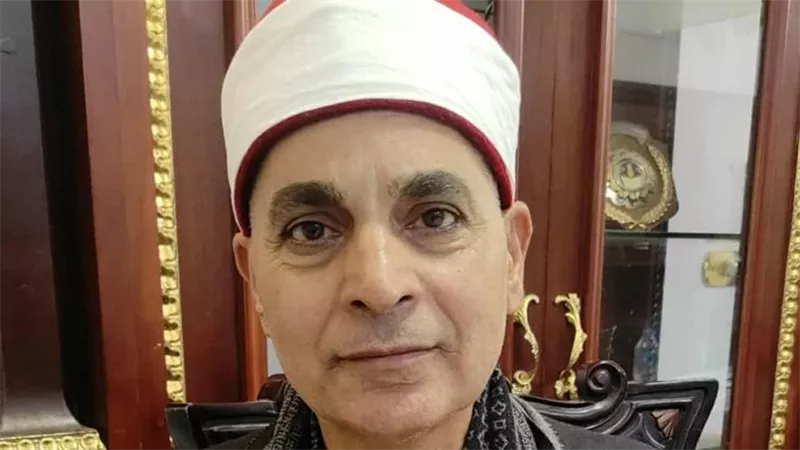 القارئ عبدالله العزب: افتتحت عزاء الدكتور أحمد عمر هاشم تكريمًا له