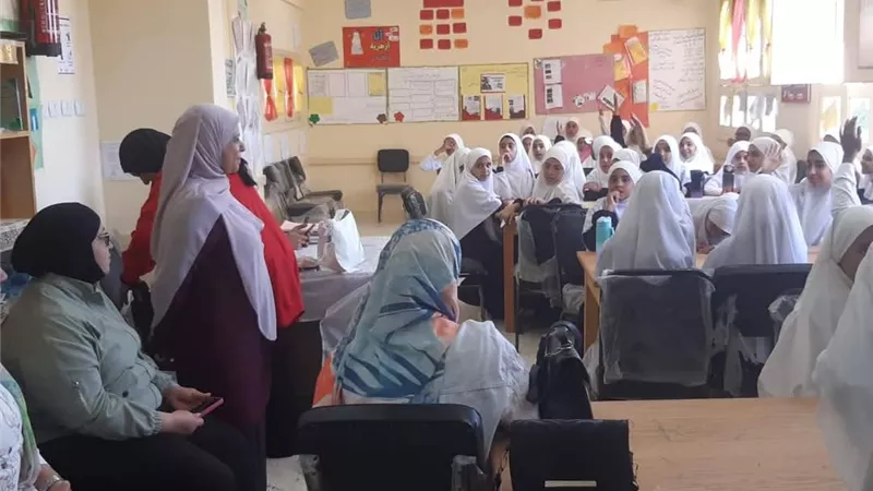 مديرية الصحة بالسويس تنظم ندوة لتوعية الطالبات بأهمية العناية بالأسنان