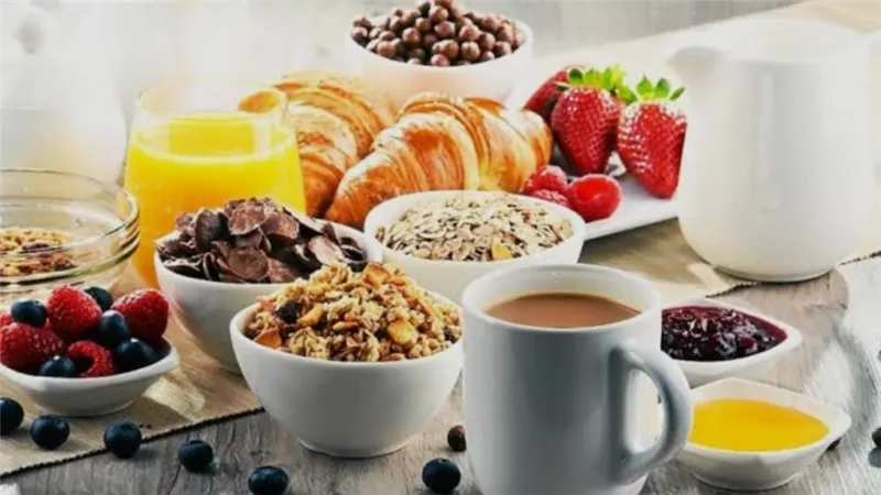 لا تبدأ يومك بهذه الأطعمة.. أخطاء صباحية تفسد جهازك الهضمي 	