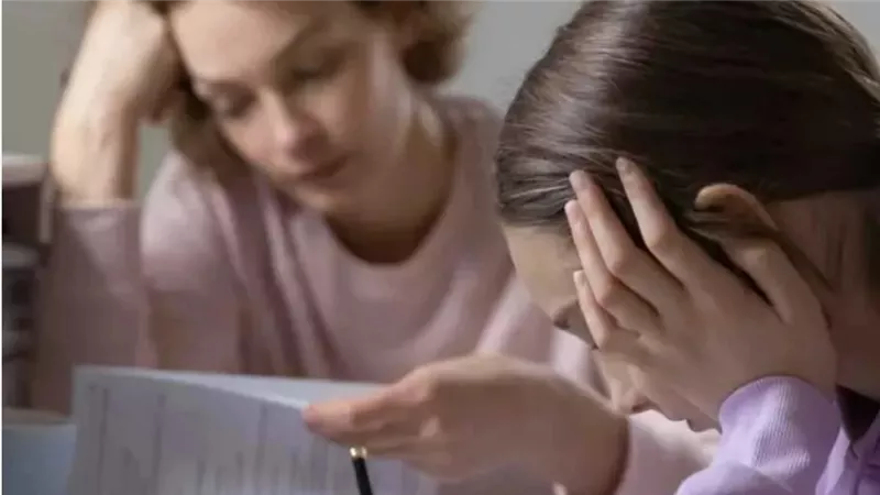 الحضن أول علاج.. كيف تصنع التربية الحنونة طفل واثق وسعيد؟ 	