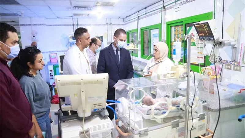 نائب وزير الصحة من الإسكندرية: لا تهاون مع الإهمال.. وتحقيق فوري في الغياب