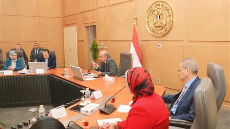 وزير الكهرباء يجتمع بمجموعة العمل والاستشاري لمراجعة خطة إعادة الهيكلة الشركات