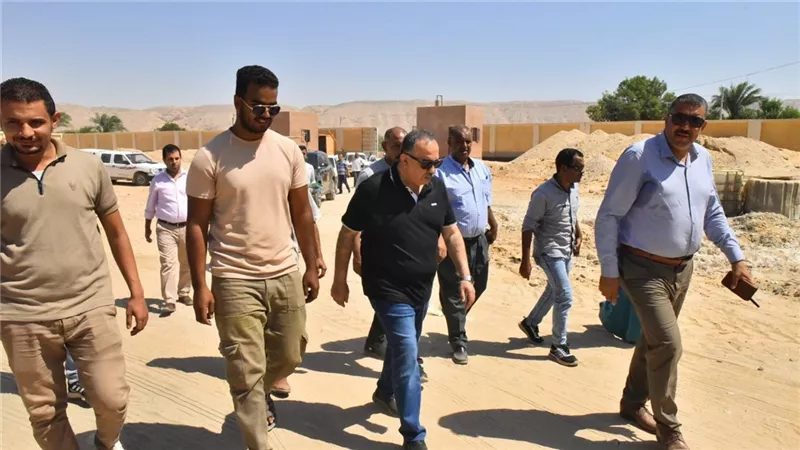 محافظ أسيوط يتابع إنشاء أول سوق حضري بالبداري على مساحة 20 ألف متر 