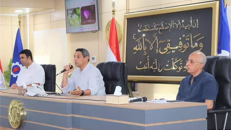 محافظ السويس يؤكد على استمرار مبادرة توفير الأسماك بأسعار مخفضة ومتابعة الطرق 