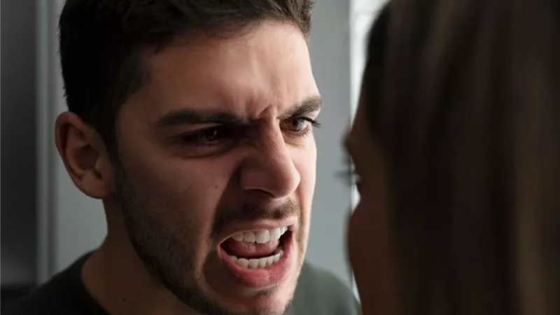 لماذا ينشأ العنف؟ الأسباب الخفية والنتائج الكارثية لذلك 