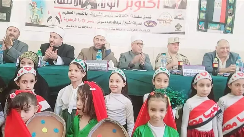 بأعلام مصر وإشارات النصر: طلاب الأزهر ببني سويف يحتفلون بذكرى أكتوبر المجيدة