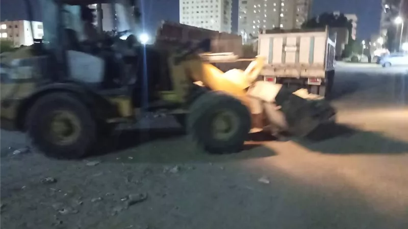 حملات مسائية لرفع الإشغالات والتصدى لظاهرة النبيشة بنطاق حى الأربعين بالسويس 