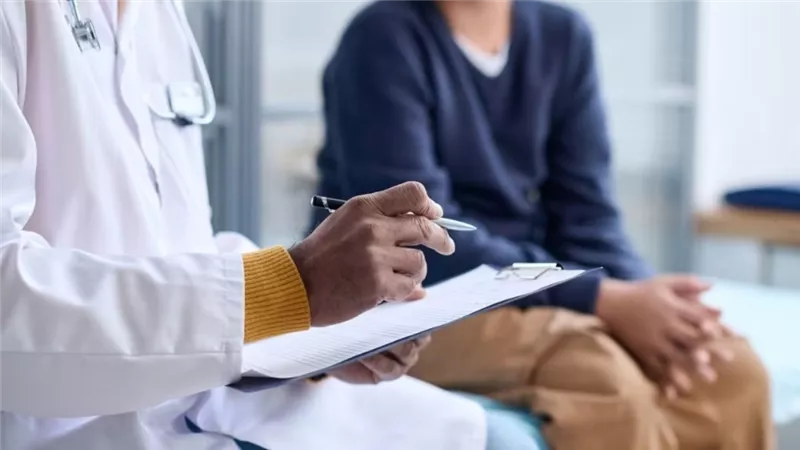 كل ما يجب معرفته عن خمول الغدة الدرقية.. من الأعراض إلى الأسباب 	