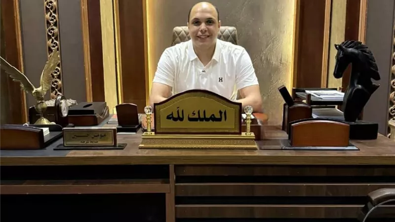الرائد مؤمن حسين.. ضابط يرفع شعار الملك لله في مكتبه ويؤكد المنصب اختبار مش ام