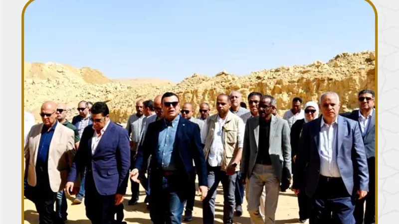 وزير الإسكان يتفقد مشروع سكن مصر ومحطة رفع صرف صحى بالقاهرة الجديدة