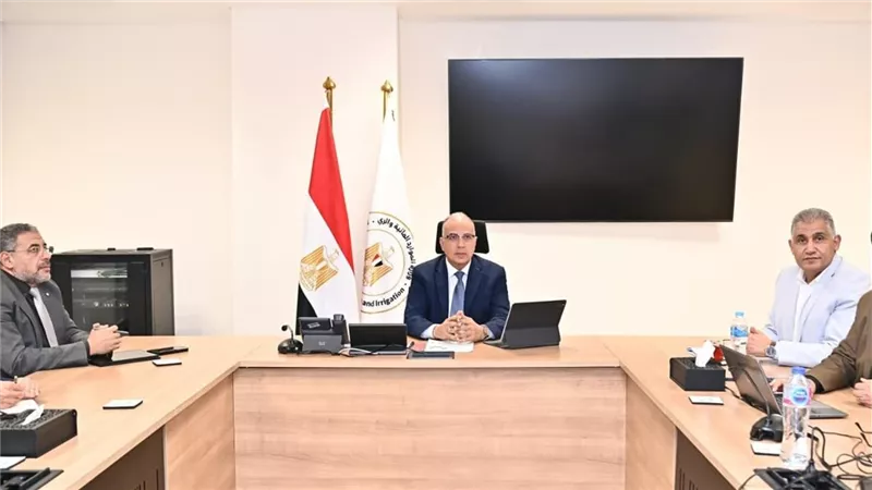  النيل خط أحمر.. وزير الري يتصدى للتعديات على مجرى النهر  