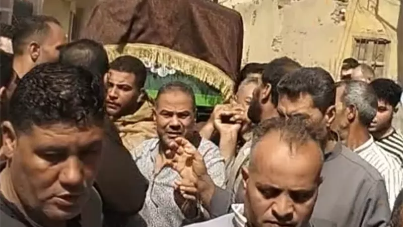 جنازة مهيبة لضحية الغد.. تشييع جثمان الحاج أحمد عتمان ضحية أبن شقيقة  