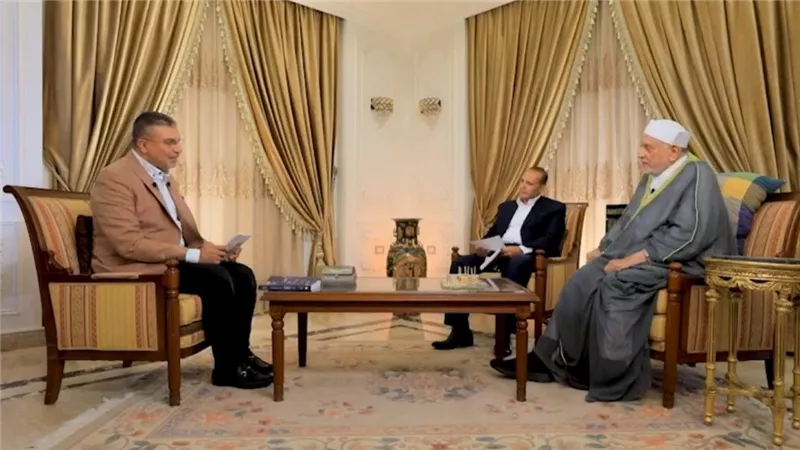 عمرو الليثي يستضيف الدكتور أحمد عمر هاشم للحديث عن كتابه 